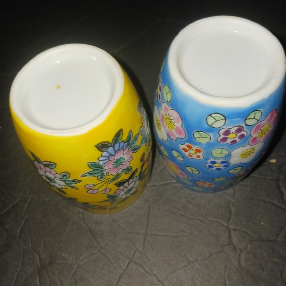 2 Imari Japan Hand painted tea, juice or saki tumblers Blue & Yellow - Picture 3 of 4